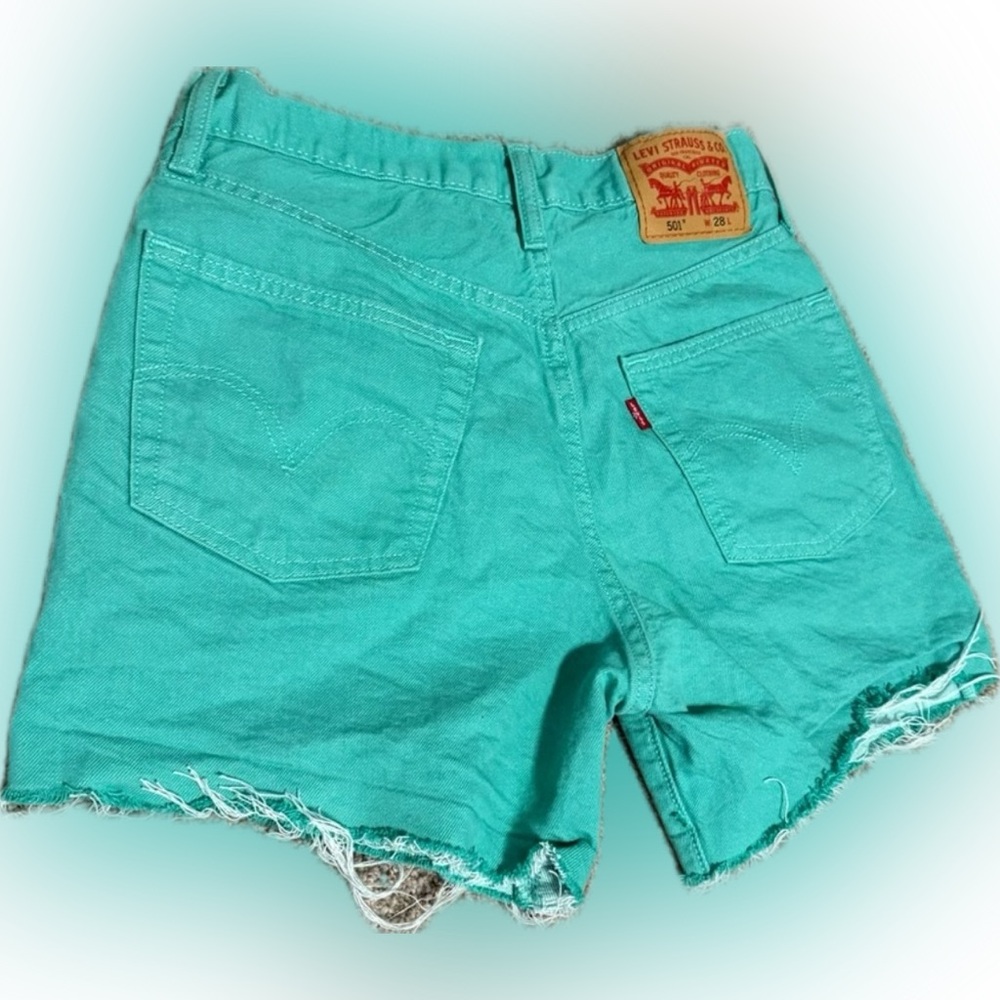 Women’s green 501 denim shorts size 28 waist
